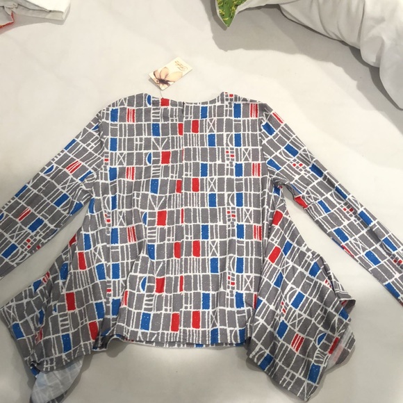 Fashion Boutique Stylish Long Sleeve Dressy Tee - Picture 2 of 2